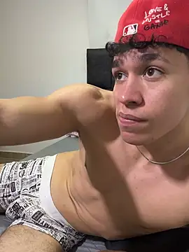 Luke_Muscle – Naživo XXX chat