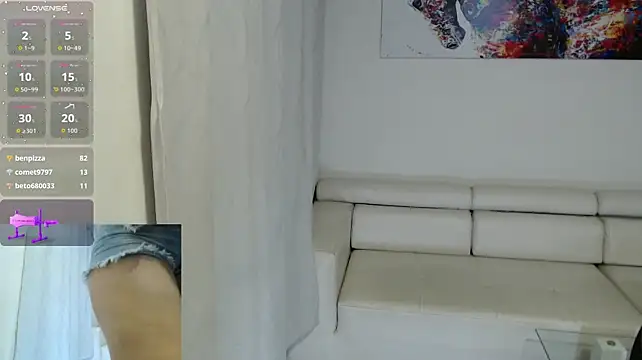 Chat +18 de Tinymilf__ ao vivo