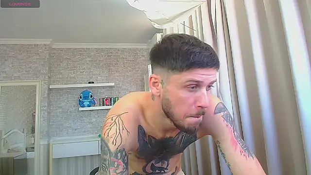 JonahShaw Adlı Modelin Canlı XXX Sohbeti
