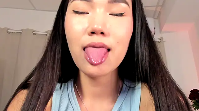 Divine_Madeleine Live XXX-Chat