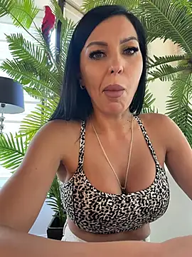 Онлайн чат XXX ReynaMorel
