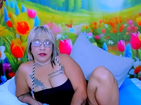 Chat +18 de indianroxy ao vivo