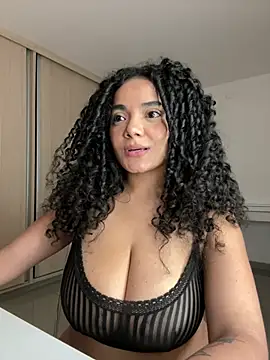 Curlyierr's Live XXX Chat