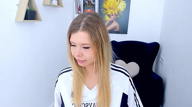 FollowLovee Adlı Modelin Canlı XXX Sohbeti