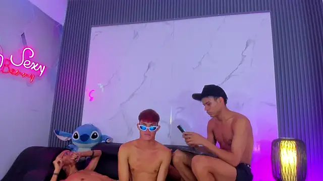 BOYS_IN_THE_EMPIRE's Live XXX Chat