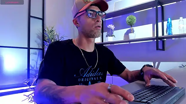 DrakeNeumann Chat XXX live