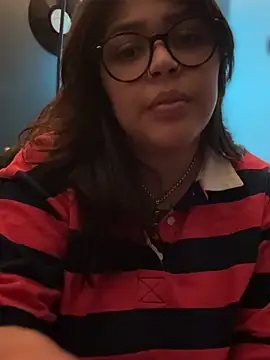 צ'אט XXX בשידור חי של miacanela_xo