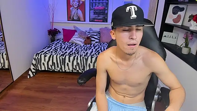 Benji23_ élő XXX-chatje