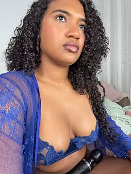 Chat XXX en directo de MilaTeenX