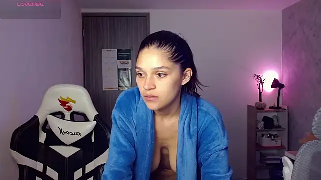 Roxxi_2110's Live XXX Chat