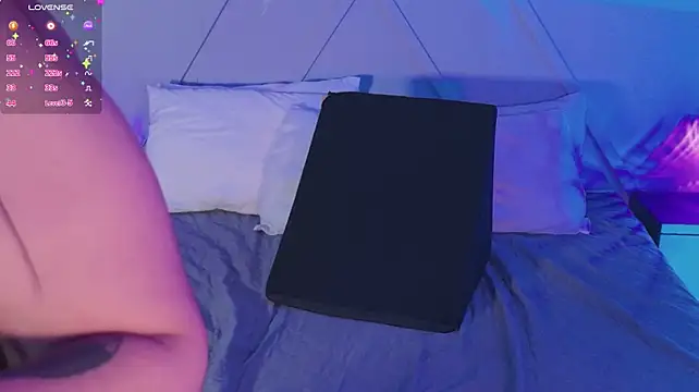 emmajohnss' Webcam Show