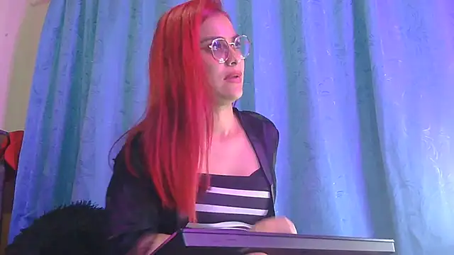 tinny_emiily's Live XXX Chat