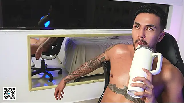aaron_bolt Adlı Modelin Canlı XXX Sohbeti