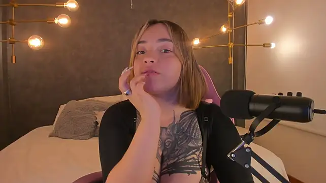 dom_meily Chat XXX in diretta