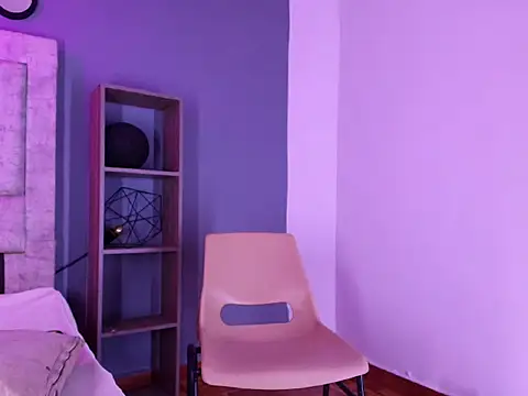 Hey_Noaah: διαδικτυακό σόου στην κάμερα