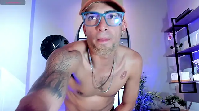 DrakeNeumann élő XXX-chatje