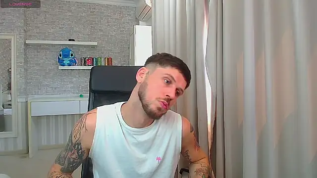 JonahShaw Live XXX-chat