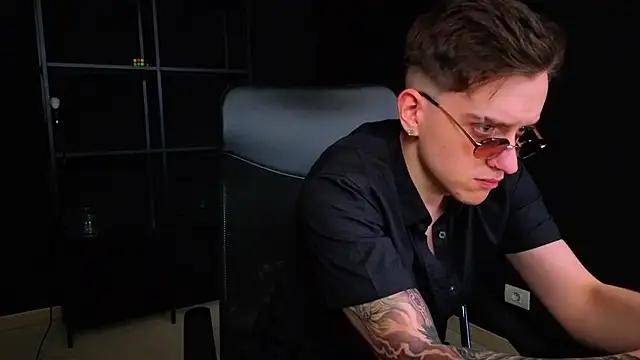 Онлайн чат XXX FelixStarkk