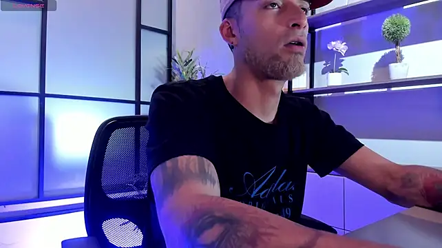 DrakeNeumann live XXX chat