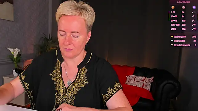 Nika_Smit – Naživo XXX chat