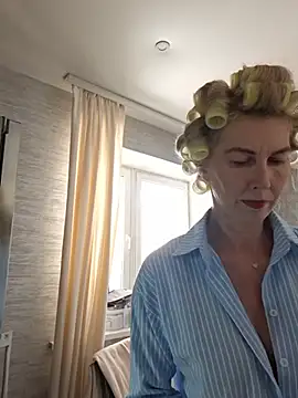 stellahere8 Adlı Modelin Canlı XXX Sohbeti