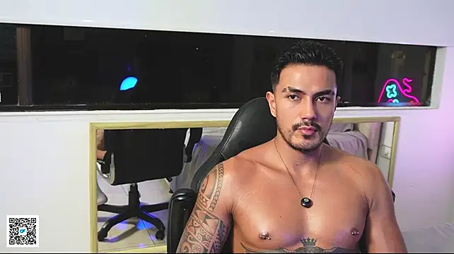 aaron_bolt live XXX chat