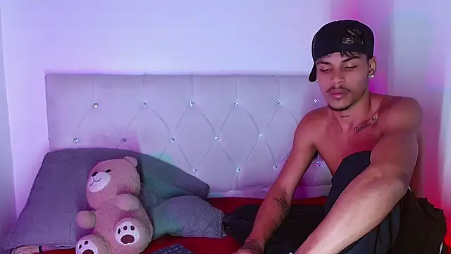 Angel_foxc13 élő XXX-chatje