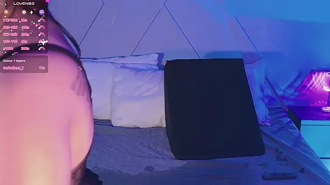 XXX chat uživo modela emmajohnss