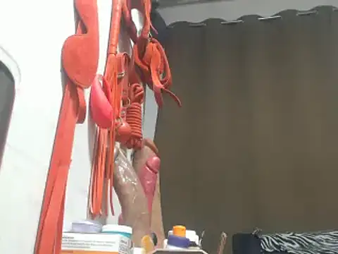 30cmHORSECOCKSELFSUCKER Adlı Modelin Canlı XXX Sohbeti