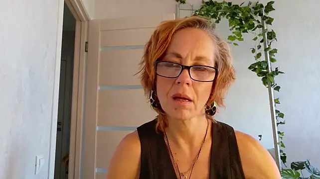 LioraWeiss' Live XXX Chat