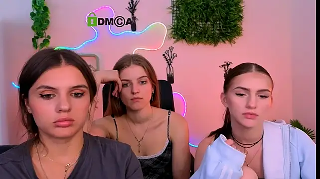 lisa_dark_ Adlı Modelin Canlı XXX Sohbeti