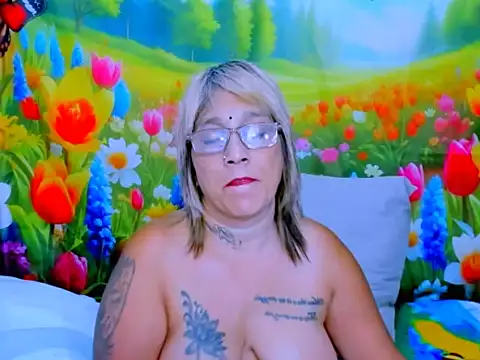 indianroxy Adlı Modelin Canlı XXX Sohbeti