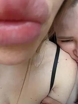 XXX chat uživo modela LeilaFloraX