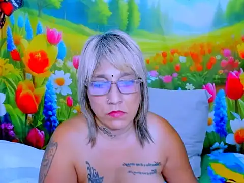 Chat +18 de indianroxy ao vivo