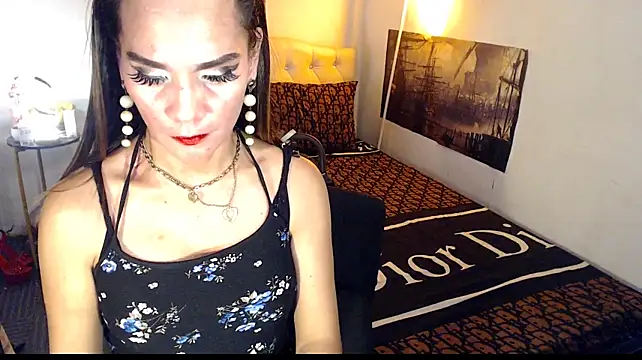 NinaDOM4CUM Chat XXX in diretta