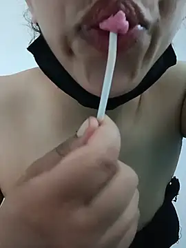 XXX chat uživo modela HazelCharm