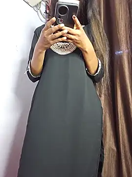 צ'אט XXX  בשידור חי של hansika_25