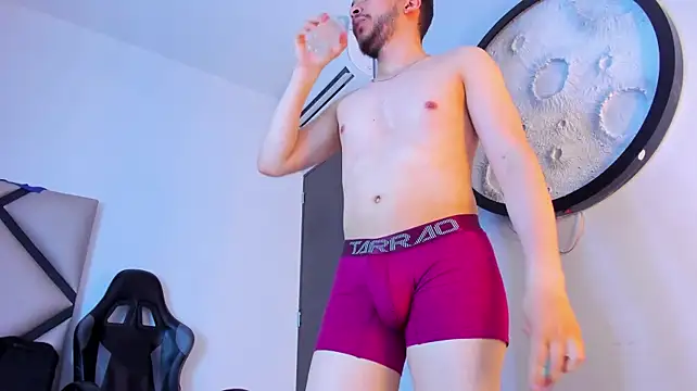 mike_257 Live XXX-Chat