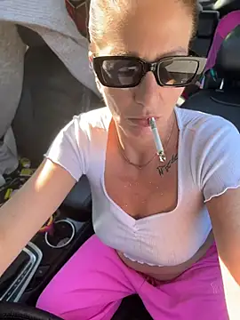 MilfOfDreams' Live XXX Chat