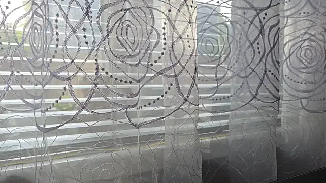 Chat +18 de Vuitton ao vivo