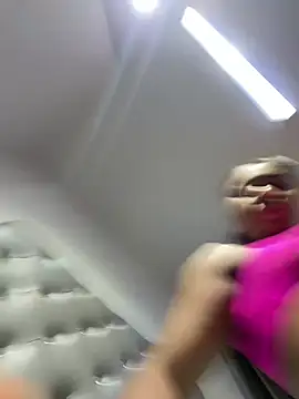 Živý XXX chat Niyirey1