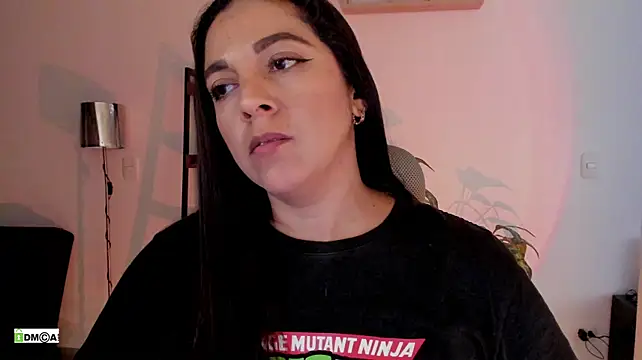 urcute_kitten Adlı Modelin Canlı XXX Sohbeti