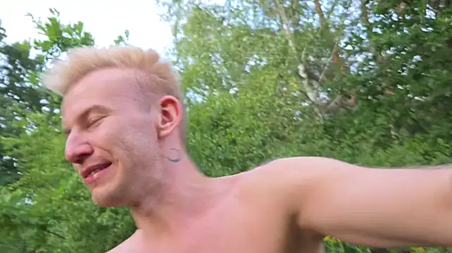 XXX chat uživo modela Vuitton