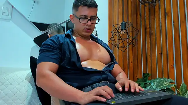 Chat +18 de RomanCroft ao vivo