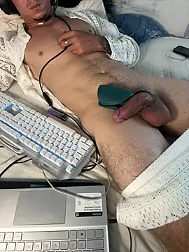 XXX chat uživo modela AngelLatinBoy