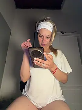 Romy-R-O Live XXX-Chat