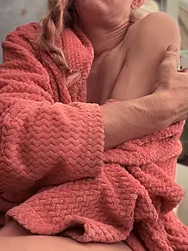 GoldenFlameGoddess' Webcam Show