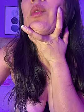 mahia_queen Adlı Modelin Canlı XXX Sohbeti