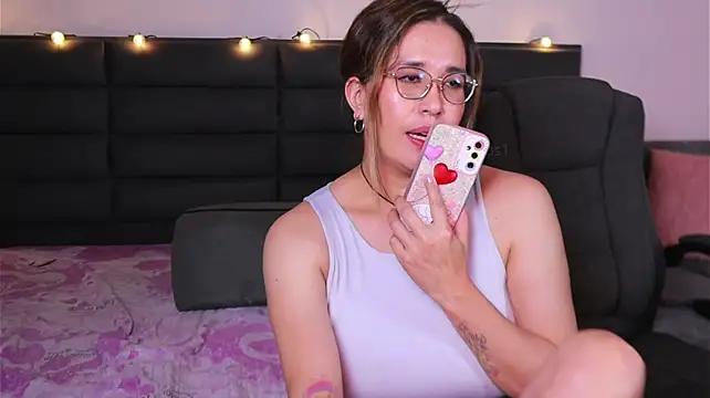 kathieandpovcock1 Live XXX-chat