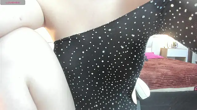 mask_red_girl's Live XXX Chat